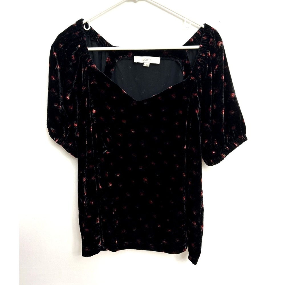 LOFT Velvet Top Sz M Black Red Floral Roses Puff Sleeve Sweetheart Whimsigoth‎